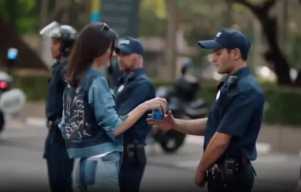Pepsi скандал с Кендалл Дженнер
